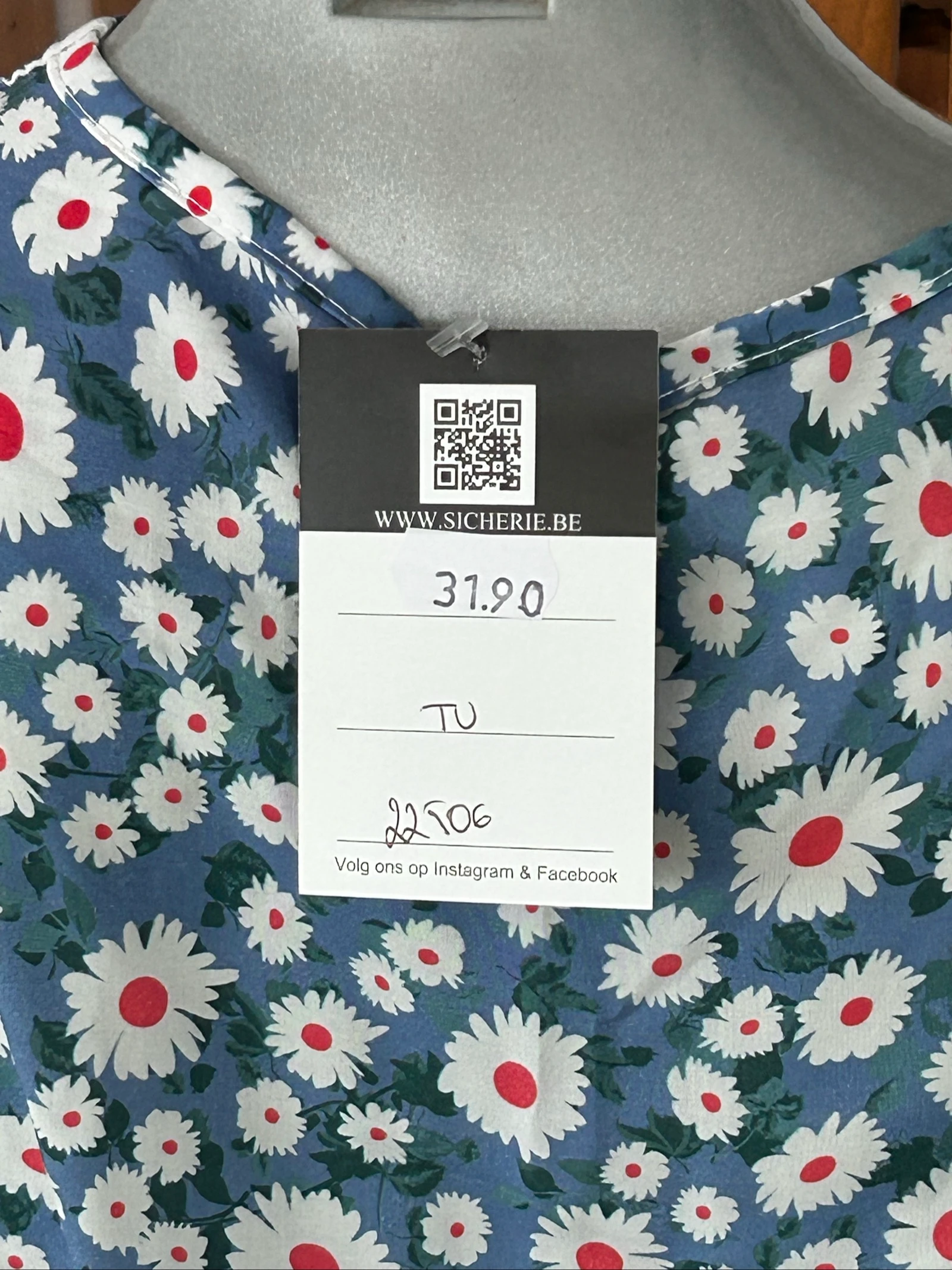 New daisy floral dress with tag – One size S/M – Wrap style – photo 8